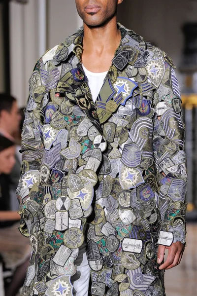 Look 25